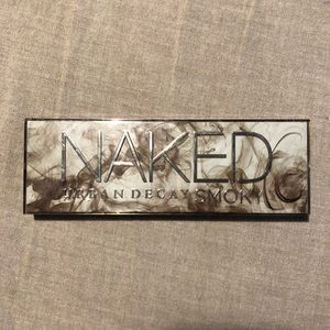 Urban Decay Naked Smoky eyeshadow palette